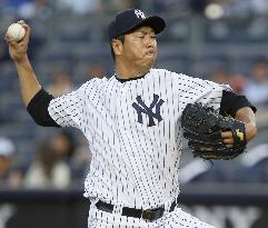Yankees Kuroda against Blue Jays