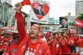 Thaksin supporters rally