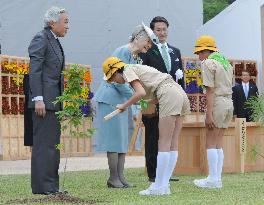 Emperor attends tree-planting ceremony