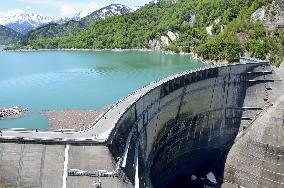 Kurobe Dam marks 50th anniv.