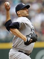 Pettitte earns 250th career victory