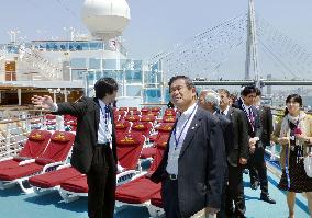 Osaka lures cruise ship tourists from overseas