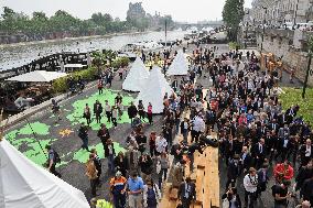 Walking path on bank of the Seine