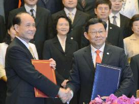 China, Taiwan ink pact on trade in services