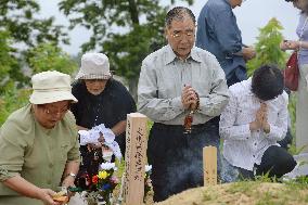 Japanese mourn relatives buried in N. Korea