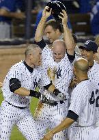 Ichiro hits walk-off homer