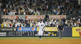 Ichiro hits walk-off homer