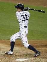 Ichiro hits 2-run homer