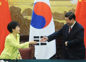 S. Korean president in China