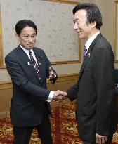 Japan, S. Korea agree to improve ties