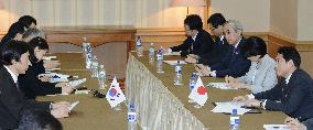 Japan, S. Korea agree to improve ties