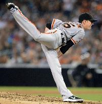 Lincecum throws no-hitter