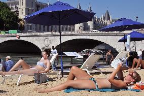 Paris beaches along the Seine