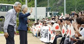Emperor, empress visit Fukushima's radiation-hit areas
