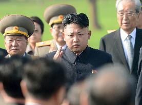 N. Korean leader visits cemetery