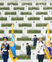 N. Korean leader visits cemetery