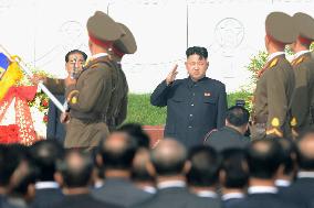 N. Korean leader visits cemetery