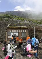 Climbers on Mt. Fuji asked to pay admission fee