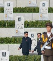 N. Korean leader visits cemetery