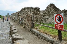 Pompeii ruins