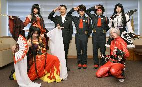 Foreign 'cosplayers' visit Japan ministry