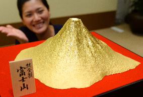 Mt. Fuji miniature in solid gold