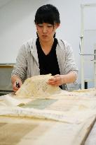 Tohoku students trying to become art restorers