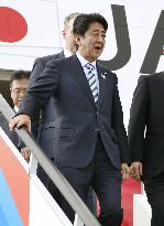 Abe arrives in Russia