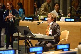 Hiroshima singer holds concert at U.N.