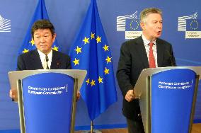 Japanese trade minister, EU trade commissioner