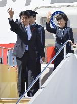 Abe leaves for Bali