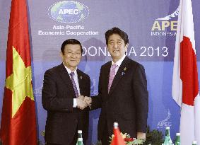Japan-Vietnam summit meeting in Indonesia