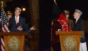 Kerry meets Karzai