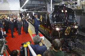 "Seven Stars in Kyushu" luxury train debuts