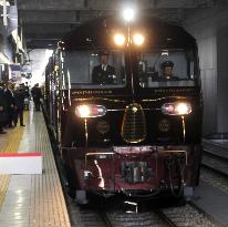 "Seven Stars in Kyushu" luxury train debuts