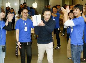 Apple's iPad Air goes on sale in Japan