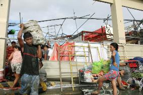 Looting in typhoon-hit Philippine city