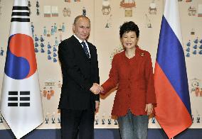 Russian, S. Korean presidents