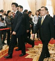 Japanese prime minister in Laos
