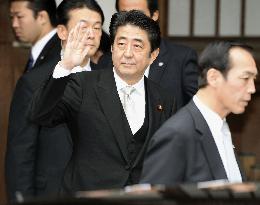 PM Abe visits Yasukuni Shrine