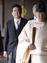 PM Abe visits Yasukuni Shrine