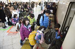 New Year's holiday exodus peaks in Japan