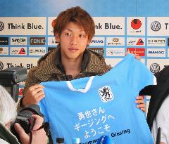 Osako unveiled by new club in Germany
