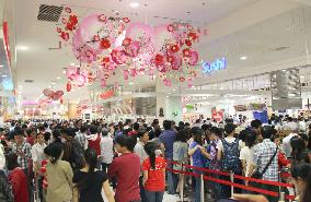 Aeon opens shopping mall in Vietnam
