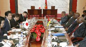 Japanese prime minister in Mozambique