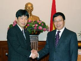 Japan minister in Vietnam