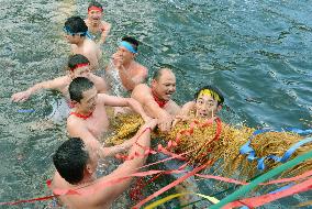 Men brave cold waters in tug-of-war tradition
