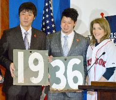 Japan major leaguers with U.S. envoy