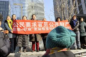 Supporters of Chinese rights advocate on trial