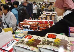 Osaka fair features "ekiben" boxed meals from across Japan
